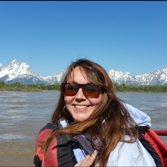 Posh Ambassador, Annette - Picture 5 of 12